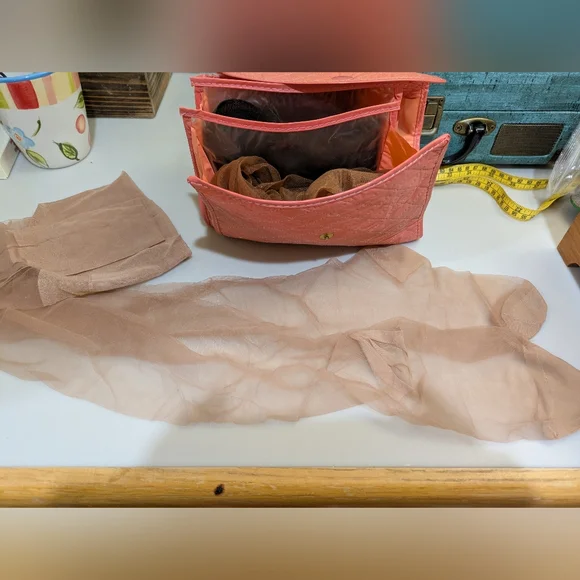 VTG Hosiery Bag w/7 Pairs Of Stockings - Picture 5 of 8